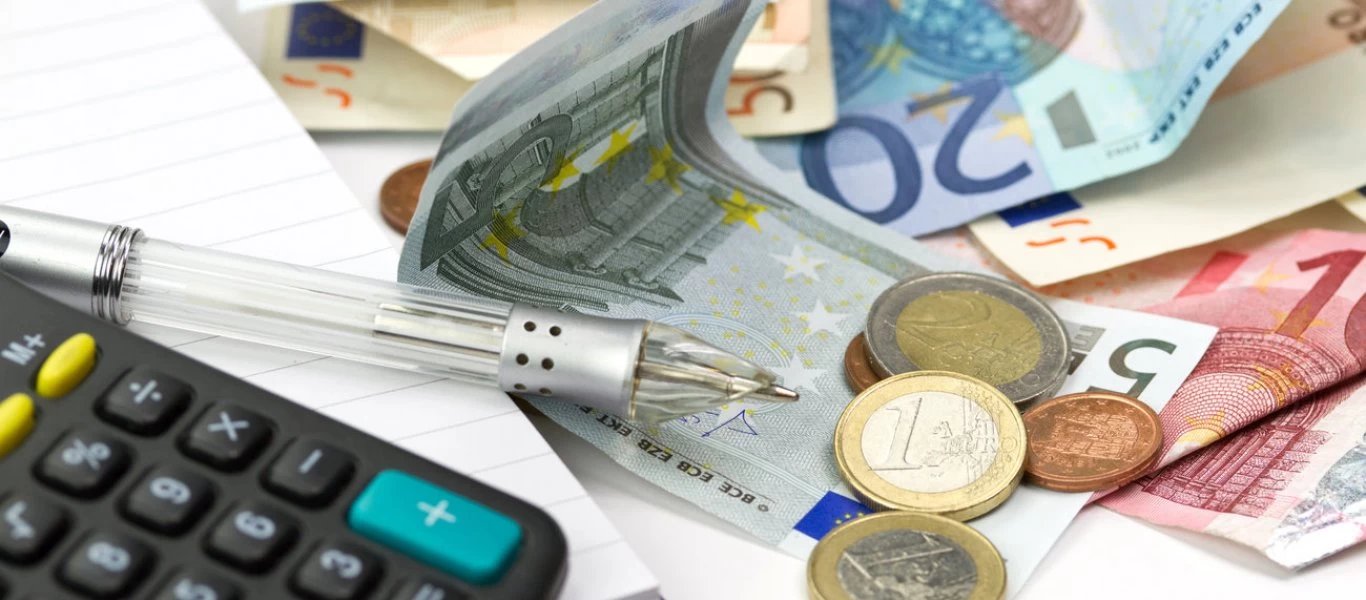 Νέα ρύθμιση χρεών έως και 420 δόσεις: Πότε θα τεθεί σε ισχύ (βίντεο)